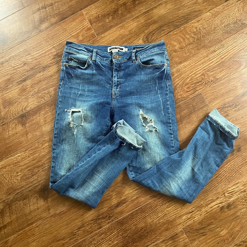 Noisy May Jeans